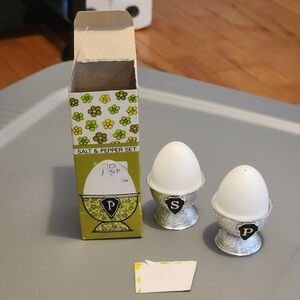Egg In Cups Salt and Pepper Shaker Set With Original Box From Hong Kong